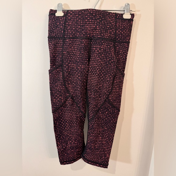 Lululemon Outrun‎ 17” Crop Shatter Weave Coral Plum Size 4 Mesh Panel - Picture 1 of 8